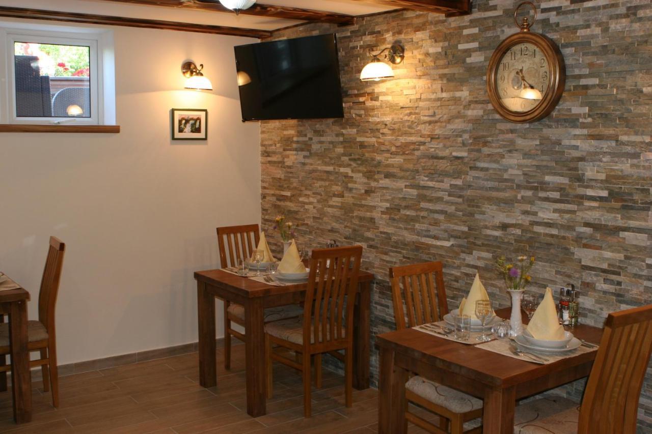 Bed and Breakfast Millenium House 1 Jezerce Exterior foto