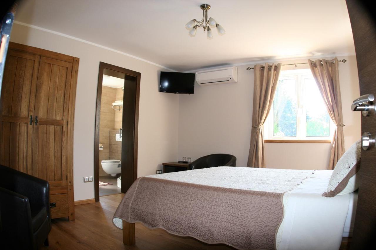 Bed and Breakfast Millenium House 1 Jezerce Exterior foto